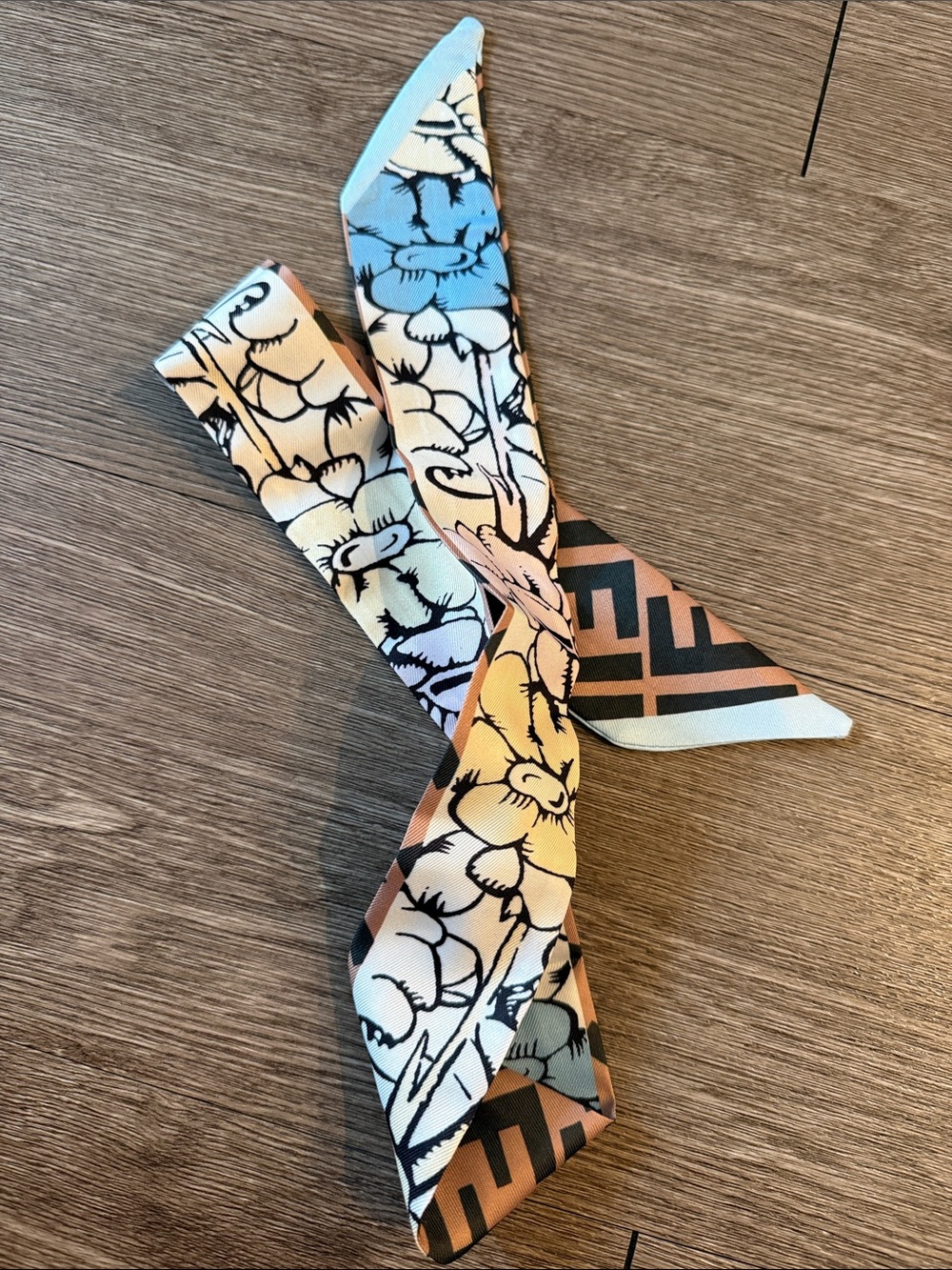 FENDI Monogram Print Wrappy Skinny Scarf in Peach & Black - Picture 2 of 2